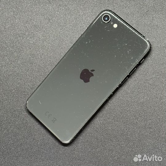 iPhone SE, 64 ГБ