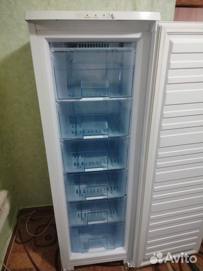 Продам морозильную камеру