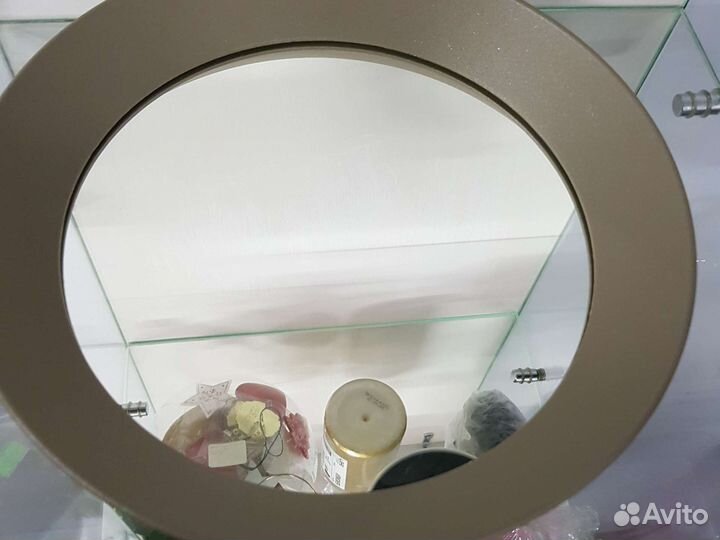 Зеркало на подставке