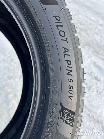 Michelin Pilot Alpin 5 SUV 275/45 R20 и 305/40 R20 112V