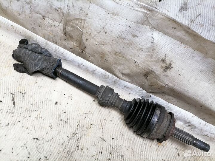 Привод передний левый Toyota Estima ACR55 вал прив