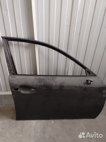 Lexus is 250 двери