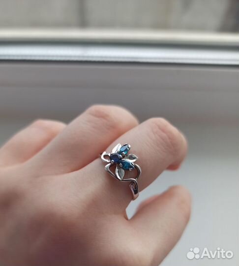 Серебряное кольцо с фианитами