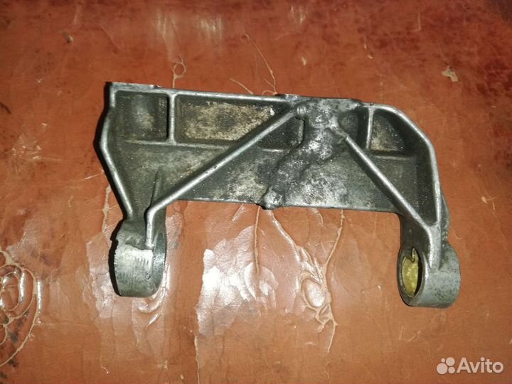 Кронштейн гура Опель Фронтера А