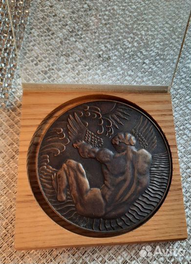 Медаль настольная