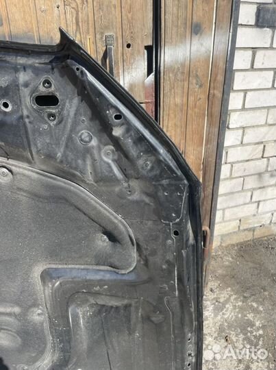 Капот на Мерседес c 205