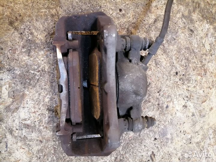 Тормозной суппорт передний правый Audi A5