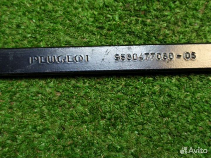 Поводок стеклоочистителя передний левый Peugeot