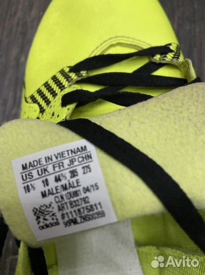 Футбольные бутсы adidas