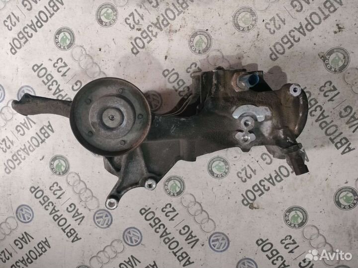 Кронштейн генератора Audi A4 B8 1.8 cdhb