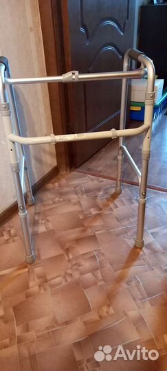 Ходунки для взрослых шагающие