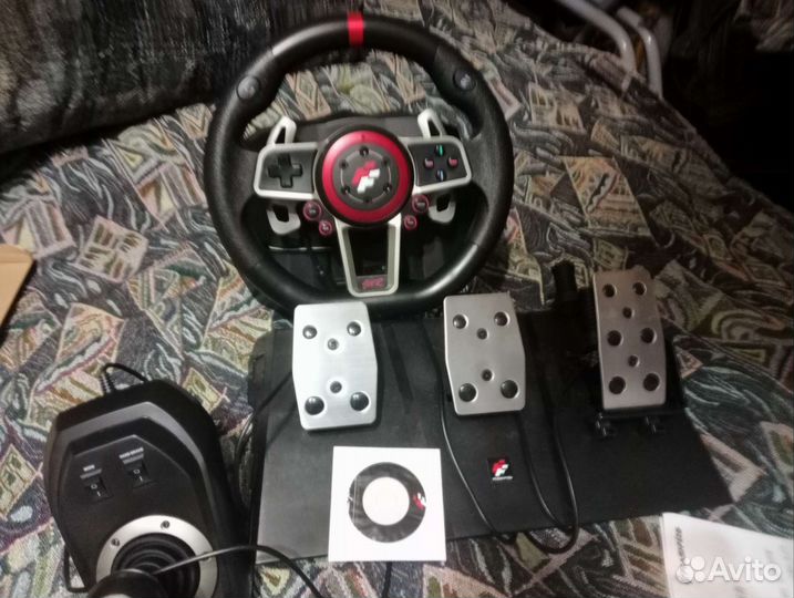 Игровой руль с педалями
