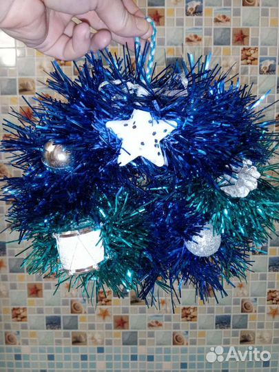 Венок новогодний на дверь