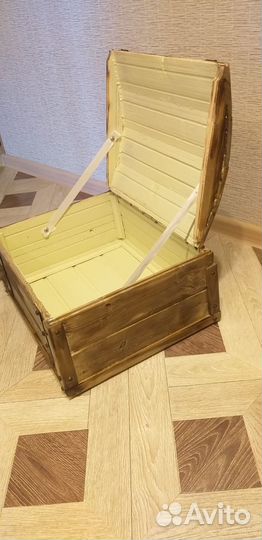 Сундук деревянный