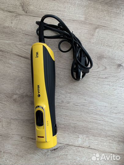 Фен-щётка Vitek VT-2509 Y