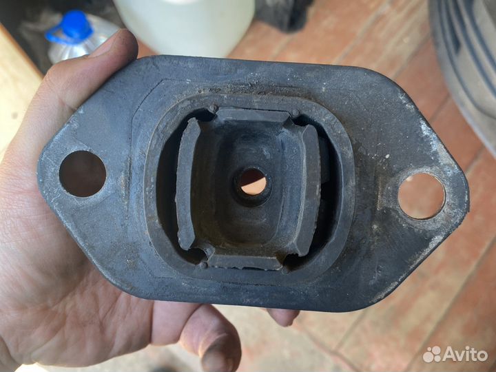 Опора кпп левая Renault