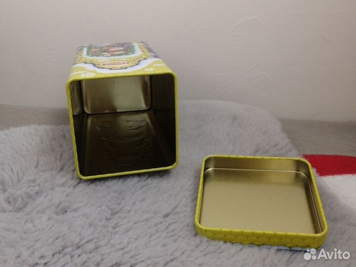 Жестяная банка для чая