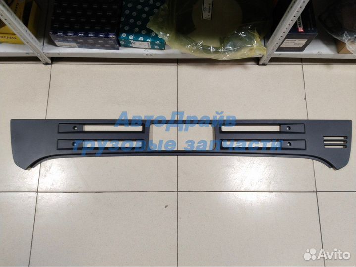 Решетка в бампер средняя Вольво Фмх