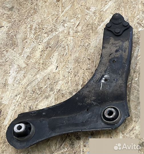 Рычаг передний правый дефект пыльн. Флюенс Меган 3