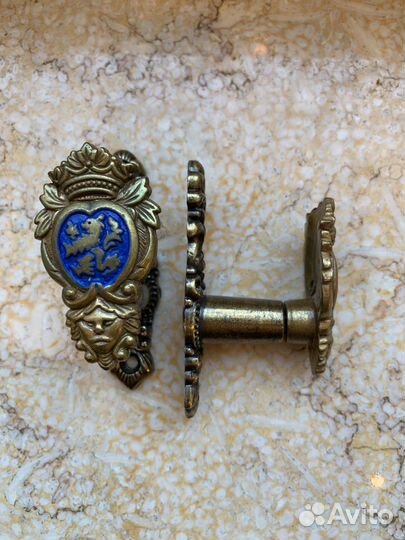 Настенные крепления для сувенирного оружия Denix