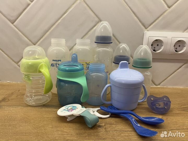 Детская посуда бутылочки, поильники
