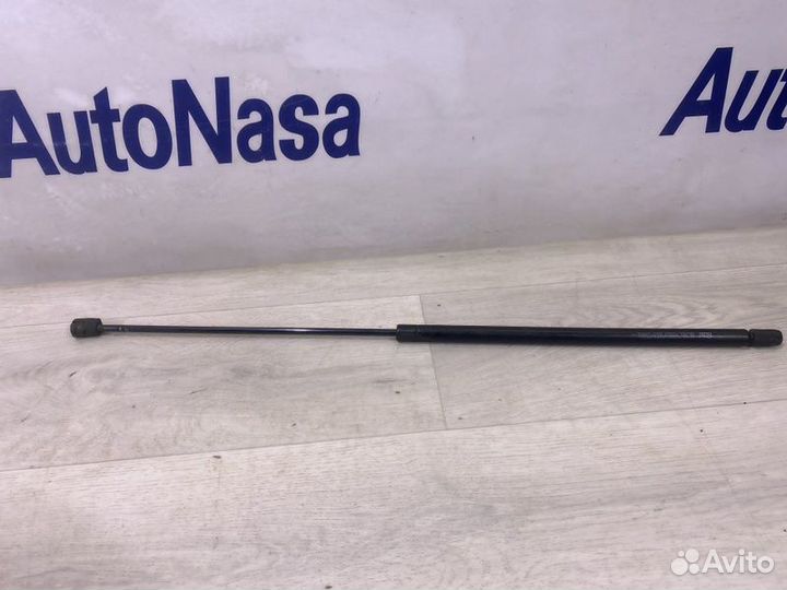 Амортизатор капота Volkswagen Passat B5 седан AEB