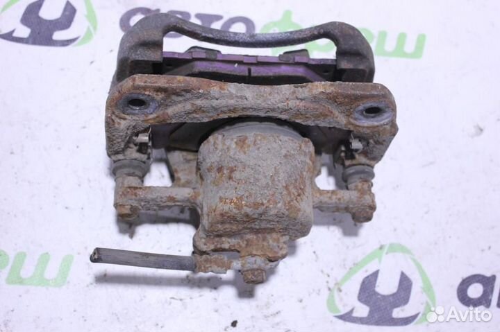 Суппорт передний правый Toyota Camry v40