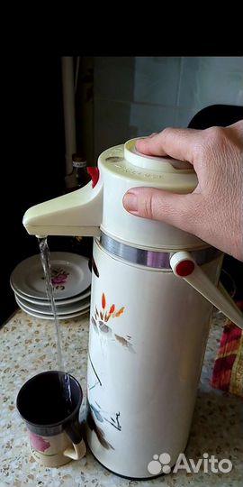 Термос с помпой китайский