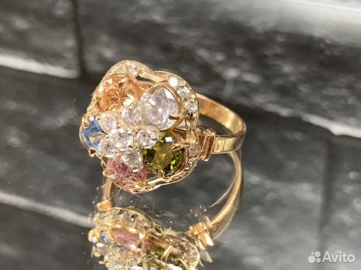 Золотое кольцо 585 пробы, массой 4.7 грамма (17р)