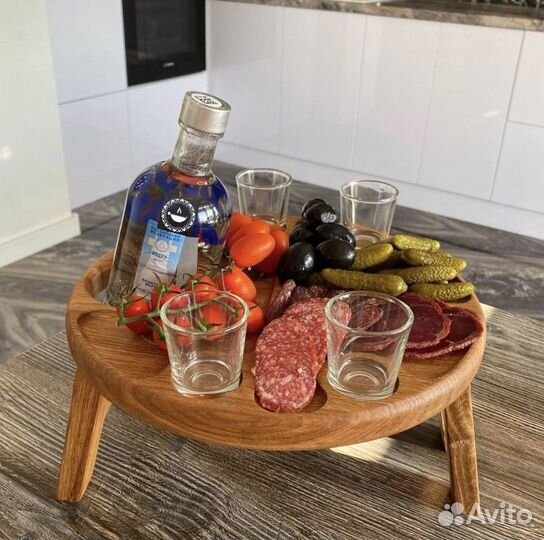 Водка стол, столик для подачи
