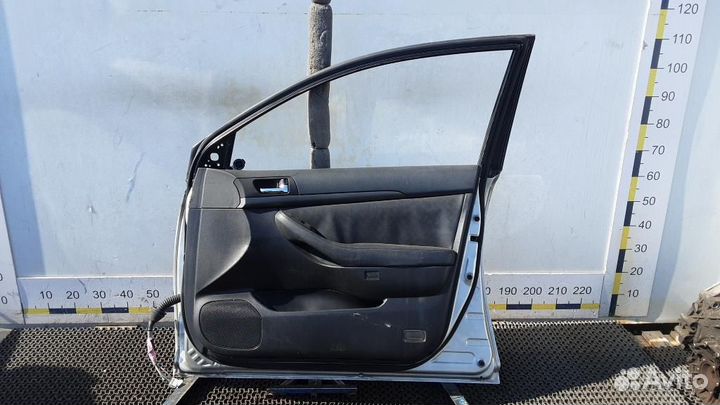 Дверь передняя правая Toyota Avensis