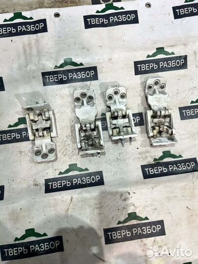 Петля двери - задняя Ford Transit MK8 2.2