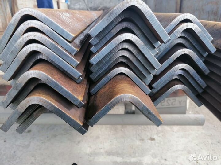 Уголок металлический прямой