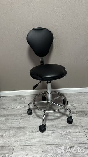 Стул для мастера парикмахера