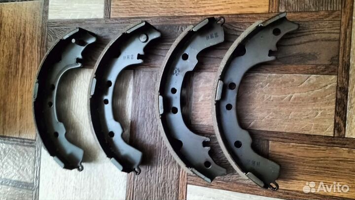 Тормозные колодки оригинал для toyota 4штуки