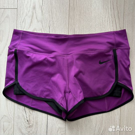 Теннисные шорты Nike