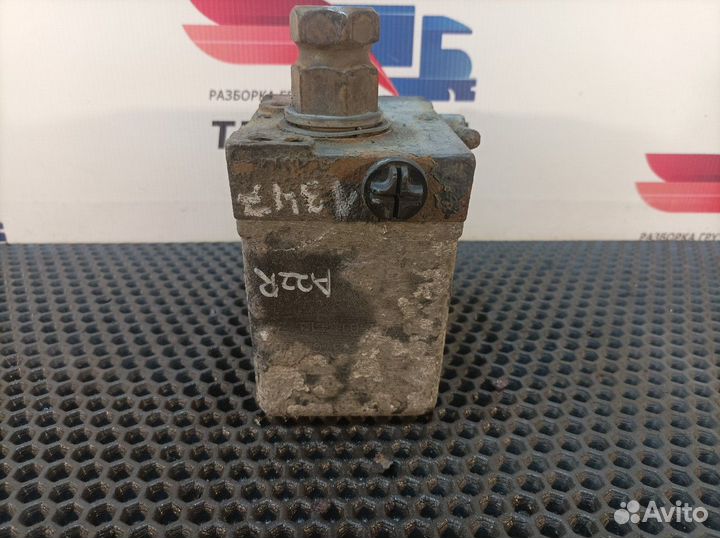 Насос подъёма кабины