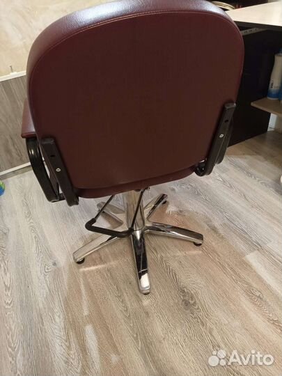 Парикмахерское кресло бу