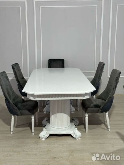 Стол и стулья