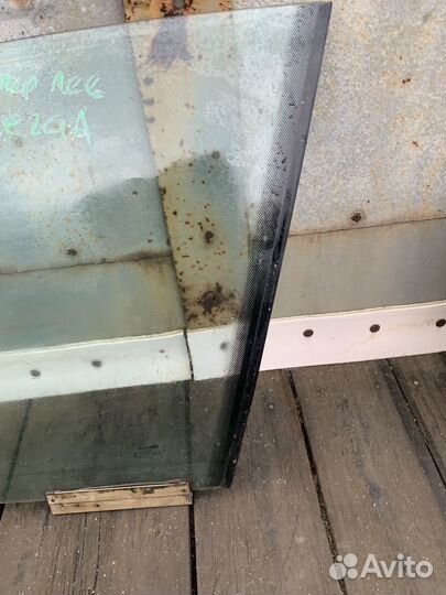 Стекло переднее левое Omega A