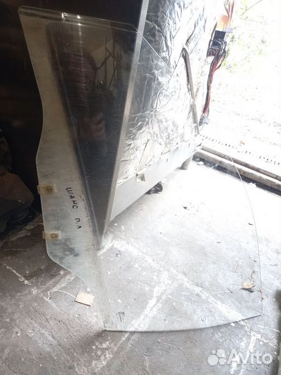 Стекло передней левой двери Sens