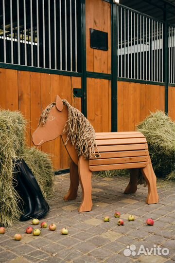 Лошадка из дерева