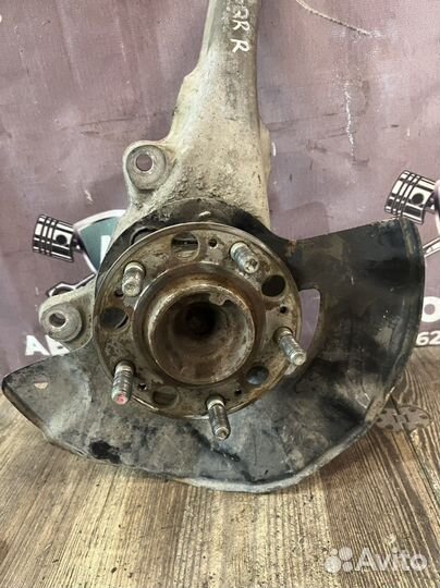 Kia quoris передний правый поворотный кулак