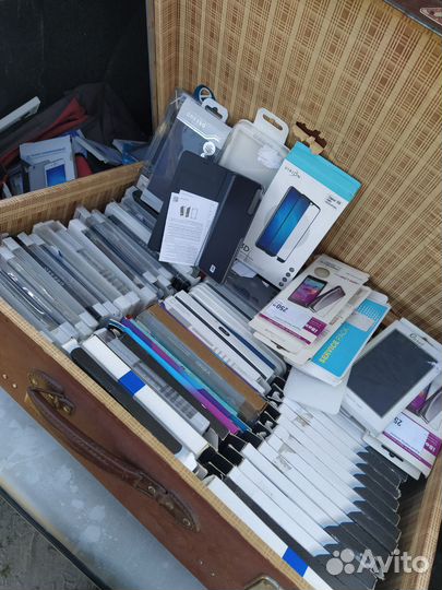 Чехлы, флип-кейсы, защитные стёкла