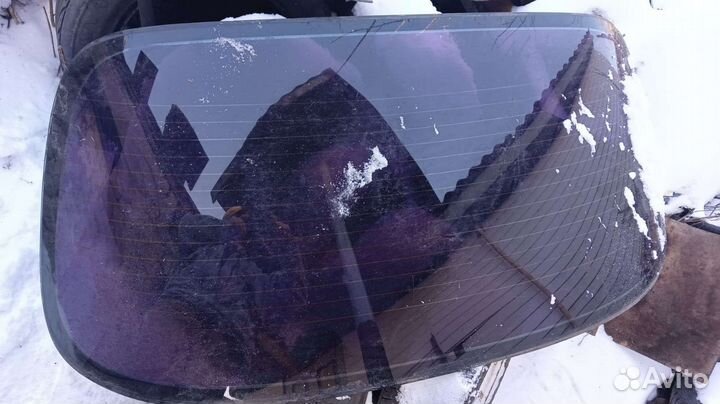 Заднее стекло на hyundai sonata 3