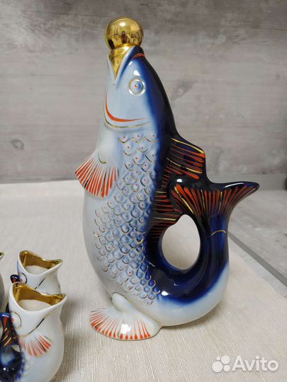 Штоф и стопки Рыбки из фарфора