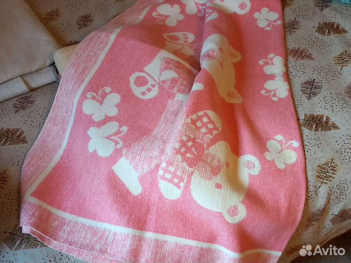 Одеяла, подушки