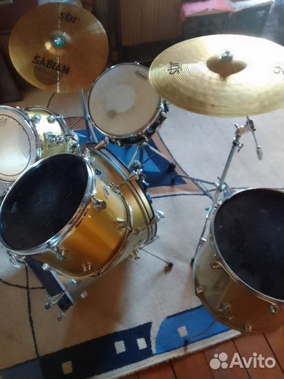Музыкальный инструмент барабан