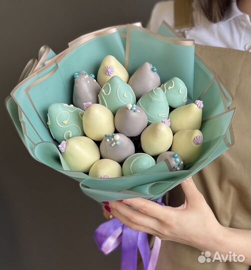 Букеты из клубники в шоколаде, подарочные наборы