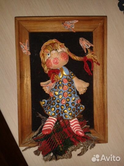 Кукла из глины в рамочке